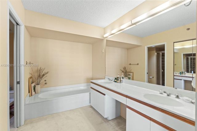 3600 Mystic Pointe Dr 1111, Aventura, FL 33180