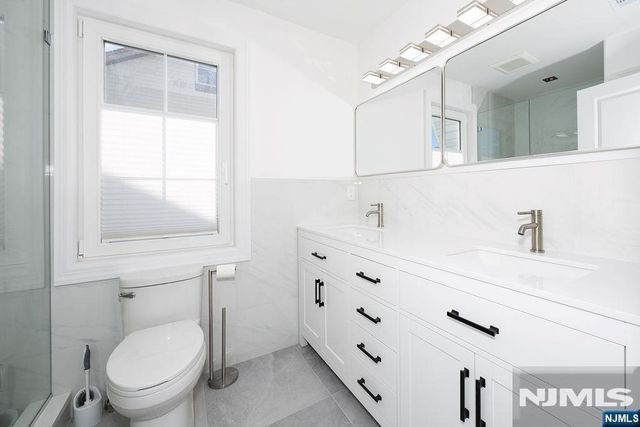435 Jauncey Avenue, Lyndhurst, NJ 07071