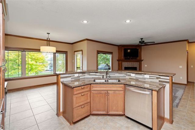 916 NW 20th Lane, Ankeny, IA 50023