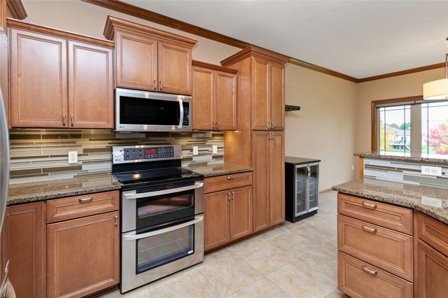 916 NW 20th Lane, Ankeny, IA 50023