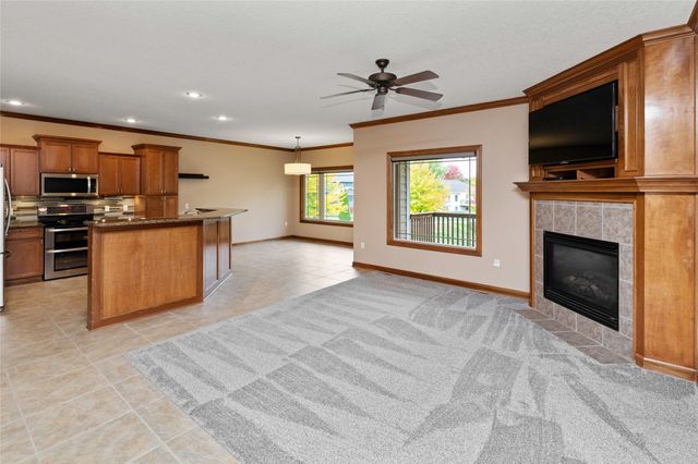 916 NW 20th Lane, Ankeny, IA 50023