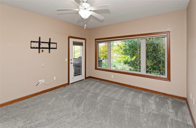 916 NW 20th Lane, Ankeny, IA 50023