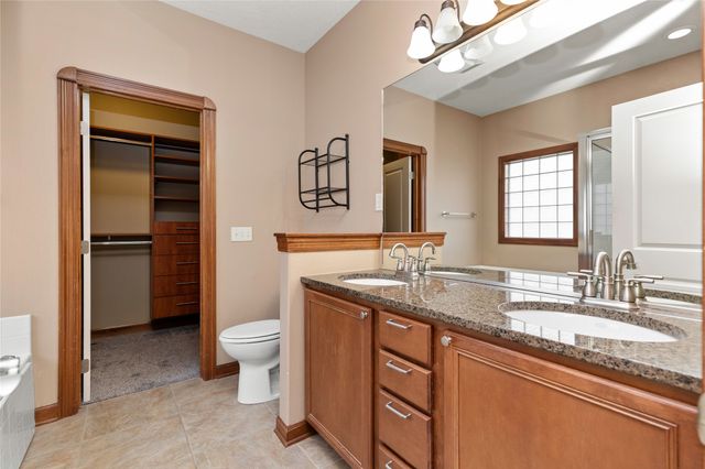 916 NW 20th Lane, Ankeny, IA 50023