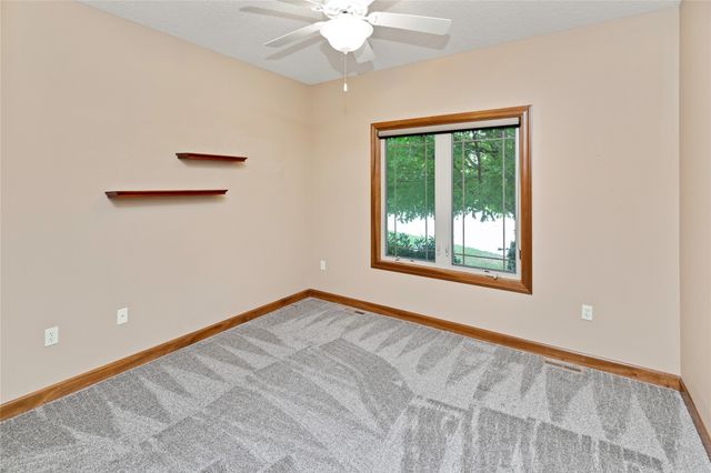 916 NW 20th Lane, Ankeny, IA 50023