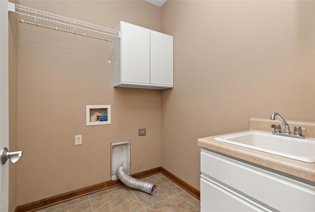 916 NW 20th Lane, Ankeny, IA 50023