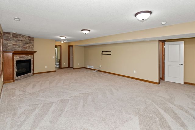 916 NW 20th Lane, Ankeny, IA 50023