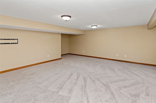 916 NW 20th Lane, Ankeny, IA 50023