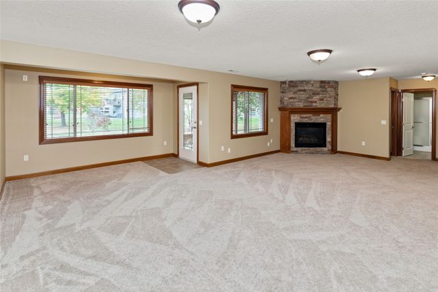 916 NW 20th Lane, Ankeny, IA 50023