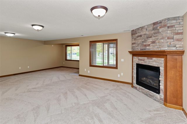 916 NW 20th Lane, Ankeny, IA 50023