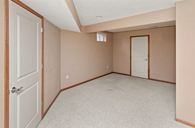 916 NW 20th Lane, Ankeny, IA 50023