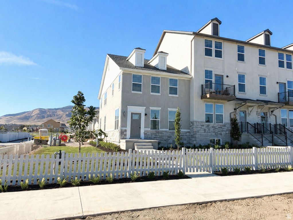 921 W HALVORSEN PKWY #221, Saratoga Springs, UT 84045 — photo 2