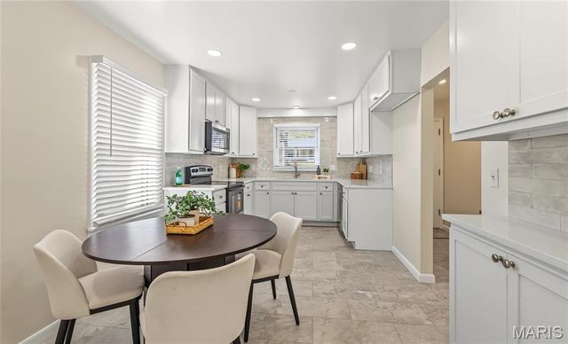 908 Barton Place, St Charles, MO 63301