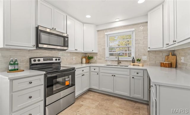 908 Barton Place, St Charles, MO 63301