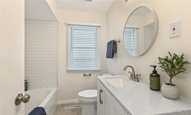 908 Barton Place, St Charles, MO 63301