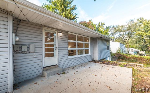 908 Barton Place, St Charles, MO 63301