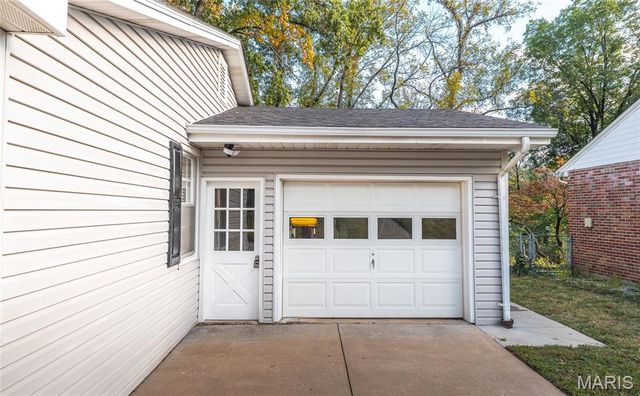 908 Barton Place, St Charles, MO 63301