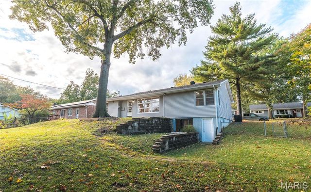 908 Barton Place, St Charles, MO 63301