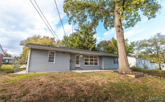 908 Barton Place, St Charles, MO 63301