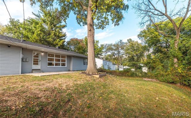 908 Barton Place, St Charles, MO 63301