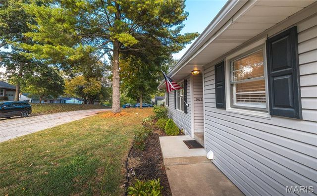 908 Barton Place, St Charles, MO 63301
