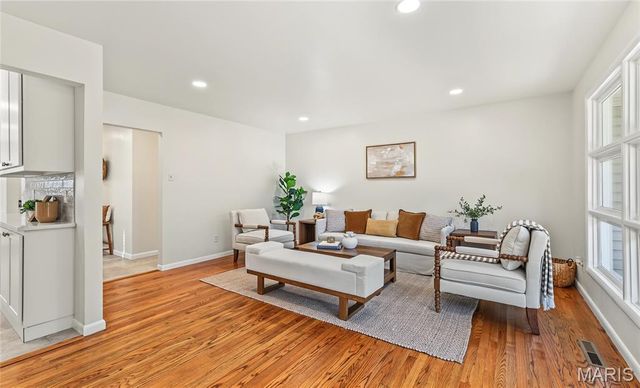 908 Barton Place, St Charles, MO 63301