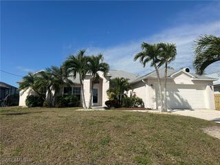 1722 NW 24th PL, Cape Coral, FL 33993