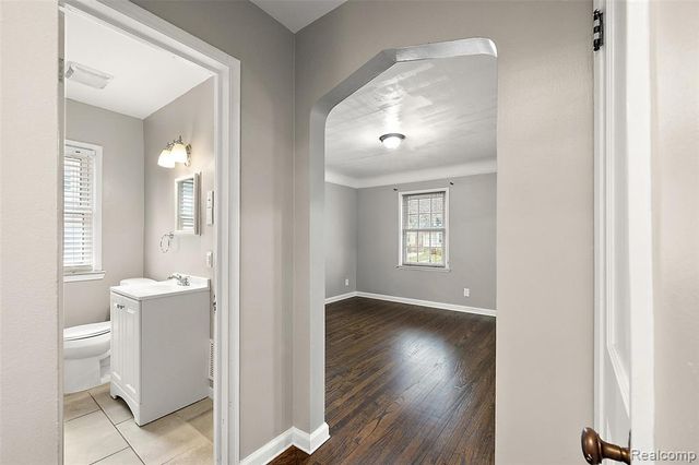 922 Mclean Avenue, Royal Oak, MI 48067