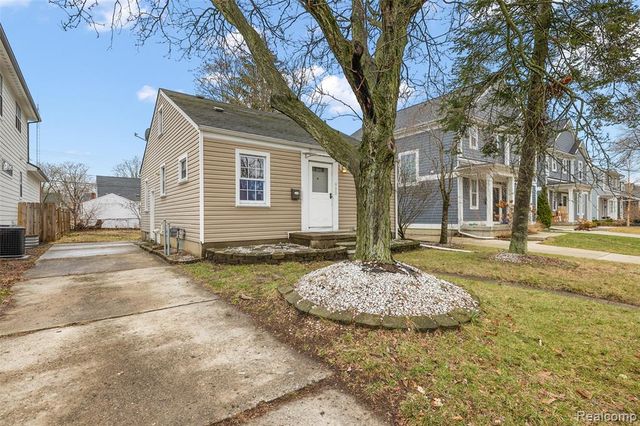 922 Mclean Avenue, Royal Oak, MI 48067