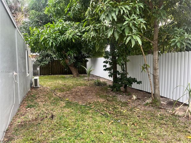 816 Beech Rd, West Palm Beach, FL 33409