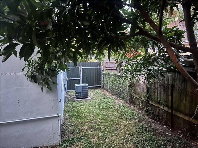 816 Beech Rd, West Palm Beach, FL 33409