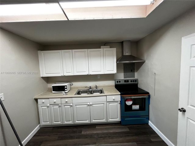 816 Beech Rd, West Palm Beach, FL 33409