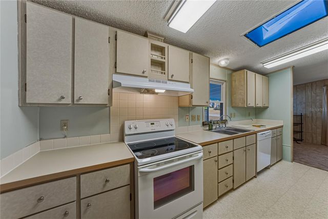 14921 RIALTO AVENUE, Brooksville, FL 34613