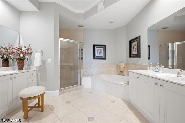 9038 Cascada WAY 101, Naples, FL 34114