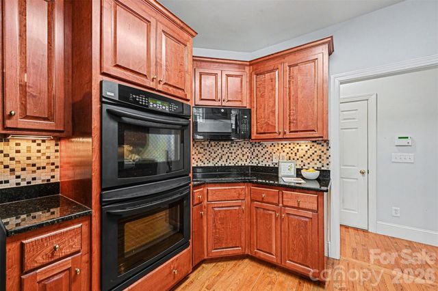 7940 Oakmont Court, Hickory, NC 28602