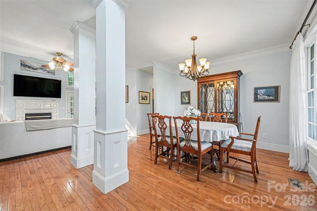 7940 Oakmont Court, Hickory, NC 28602