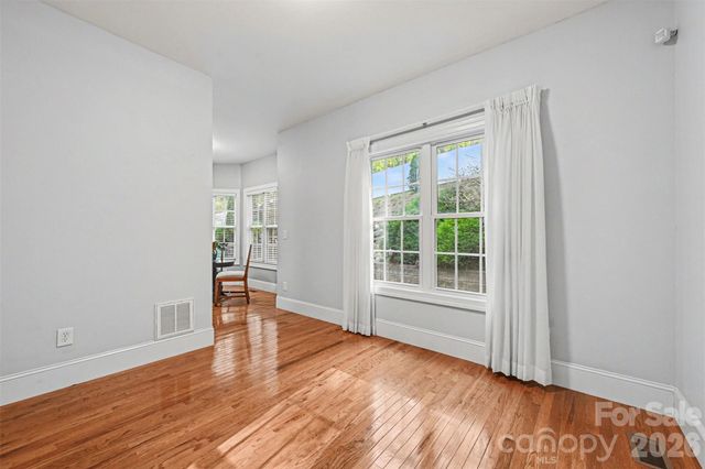 7940 Oakmont Court, Hickory, NC 28602