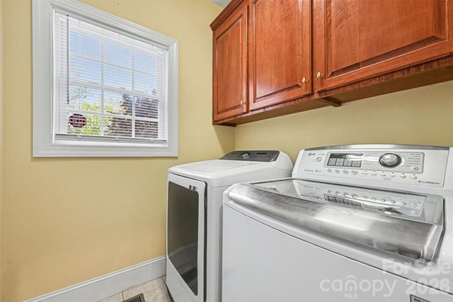 7940 Oakmont Court, Hickory, NC 28602