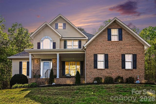 7940 Oakmont Court, Hickory, NC 28602