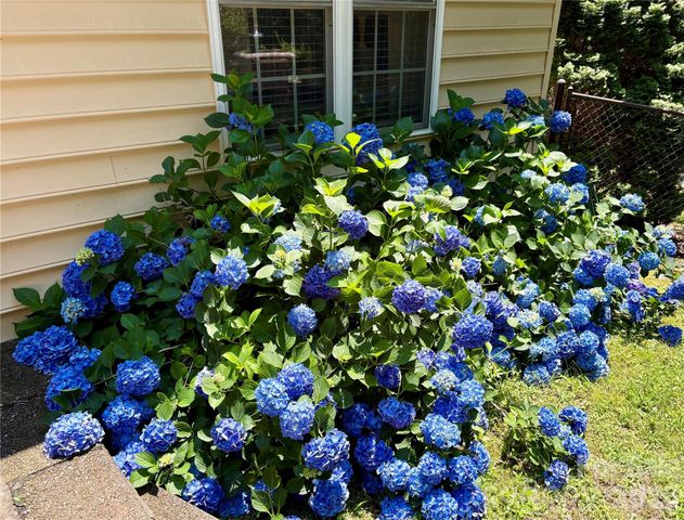 7940 Oakmont Court, Hickory, NC 28602