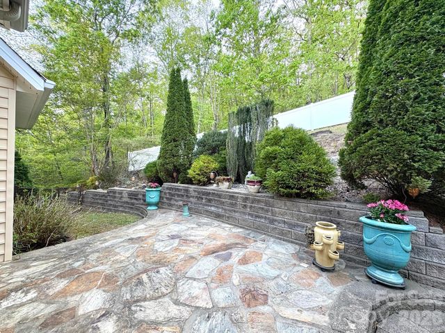 7940 Oakmont Court, Hickory, NC 28602