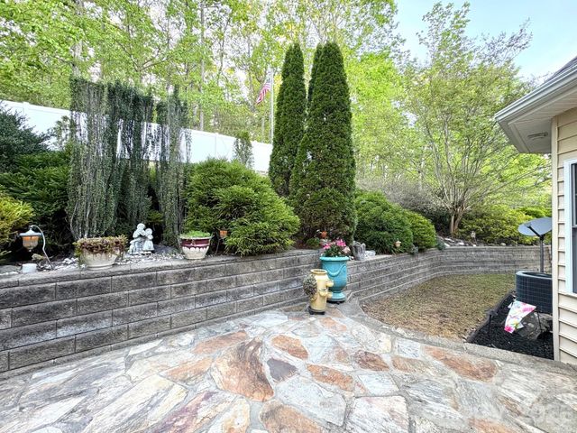7940 Oakmont Court, Hickory, NC 28602
