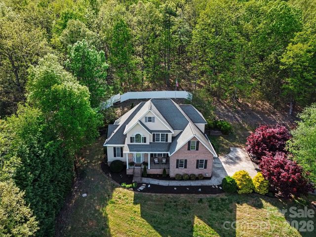 7940 Oakmont Court, Hickory, NC 28602