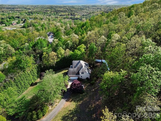 7940 Oakmont Court, Hickory, NC 28602
