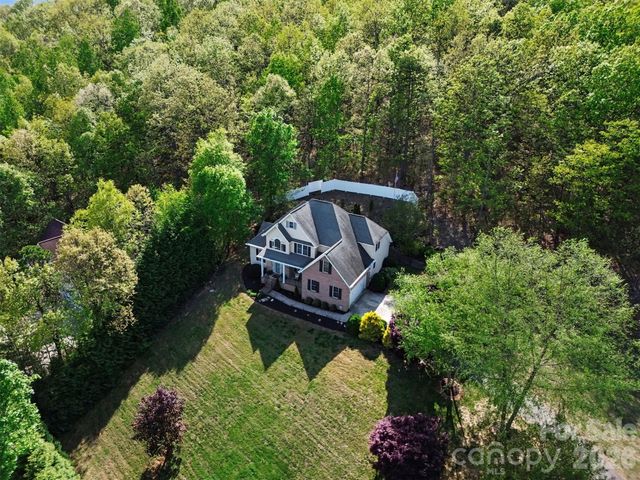 7940 Oakmont Court, Hickory, NC 28602