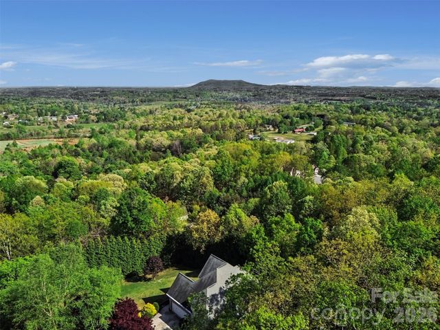 7940 Oakmont Court, Hickory, NC 28602