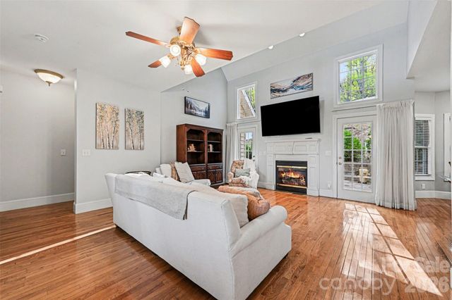 7940 Oakmont Court, Hickory, NC 28602