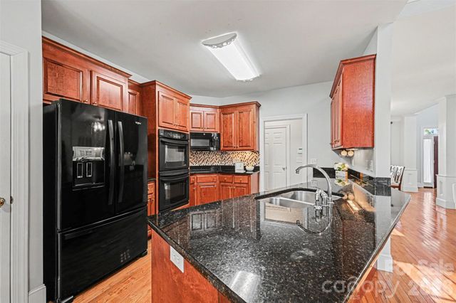 7940 Oakmont Court, Hickory, NC 28602