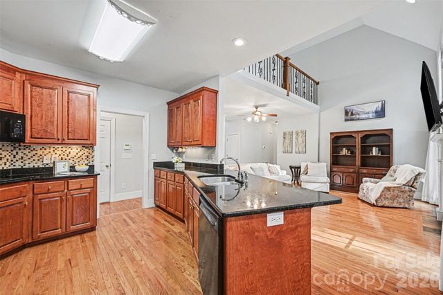 7940 Oakmont Court, Hickory, NC 28602