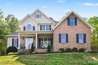 7940 Oakmont Court, Hickory, NC 28602
