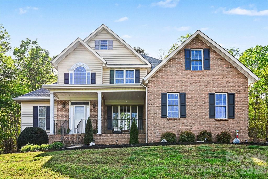 7940 Oakmont Court, Hickory, NC 28602